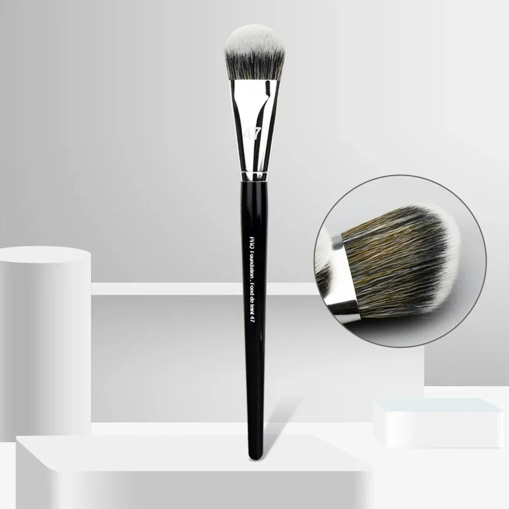 Broom-Head Liquid Foundation Brush