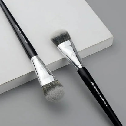 Broom-Head Liquid Foundation Brush