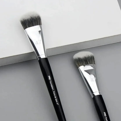 Broom-Head Liquid Foundation Brush