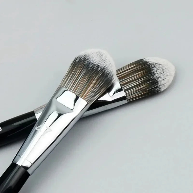 Broom-Head Liquid Foundation Brush