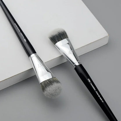 Broom-Head Liquid Foundation Brush